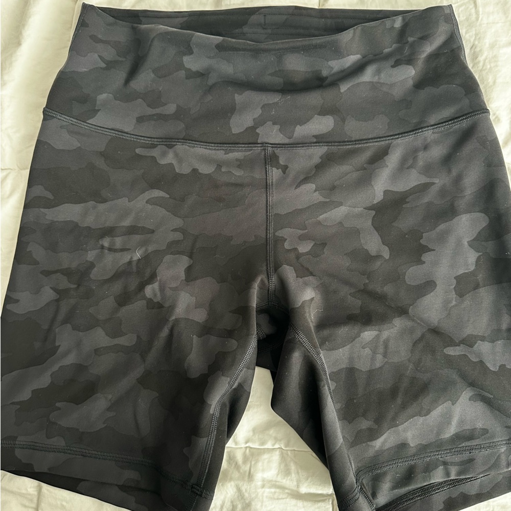 Lululemon Wunder Train Contour Shorts. 8”. Size 12